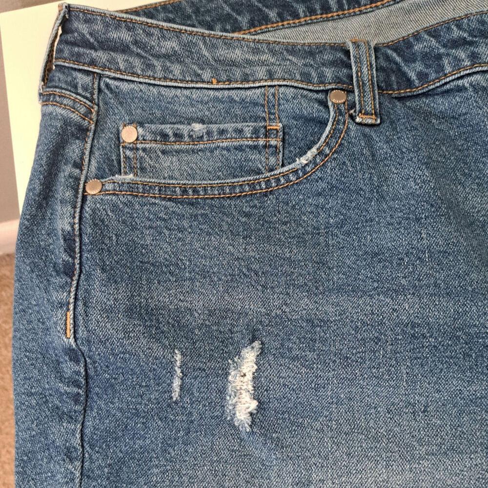Torrid Denim Mid Rise 5" Blue Jean Shorts Women's Plus 20 - Picture 3 of 8